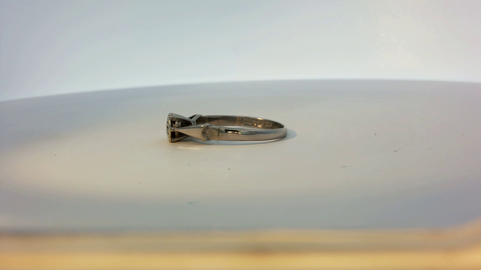 9ct white gold diamond ring  sh23517l