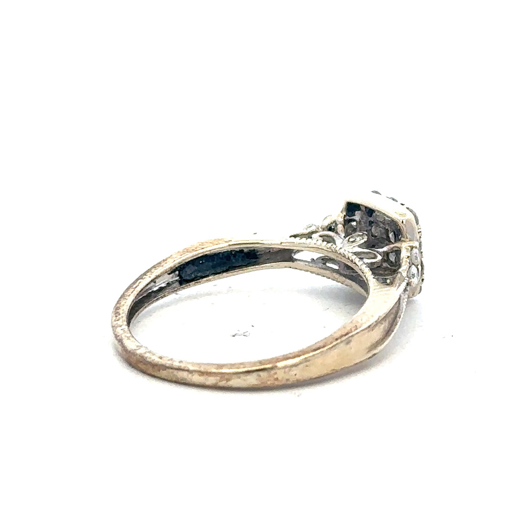 9ct White Gold Diamond Ring Size N 2.3g