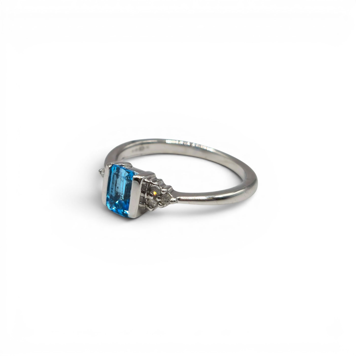 9ct white gold topaz and diamond ring Sh26210b
