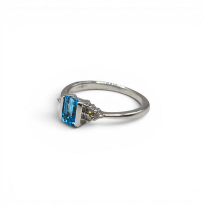 9ct white gold topaz and diamond ring Sh26210b
