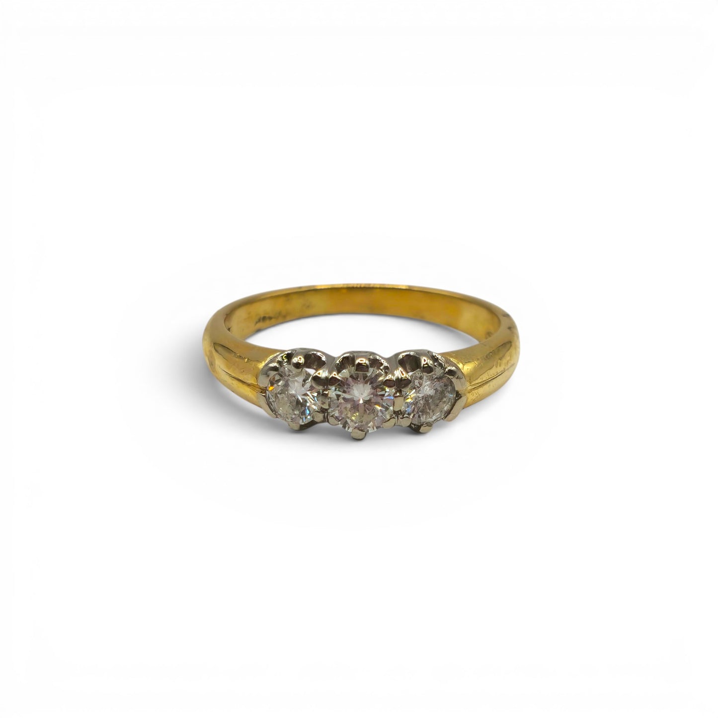 18ct yellow gold three stone diamond ring  Sh24964l