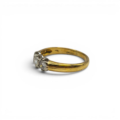 18ct yellow gold three stone diamond ring  Sh24964l