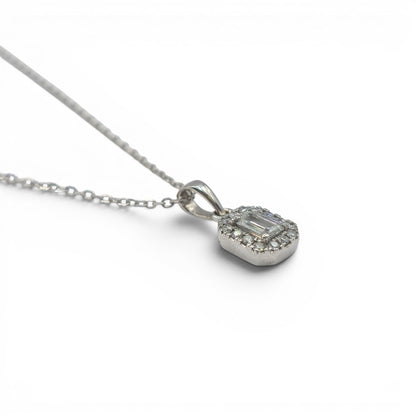 18ct  white gold diamond cluster pendant  BB2039b