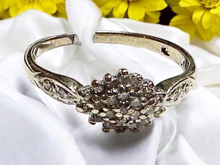 9ct yellow gold diamond ring size O1/2
