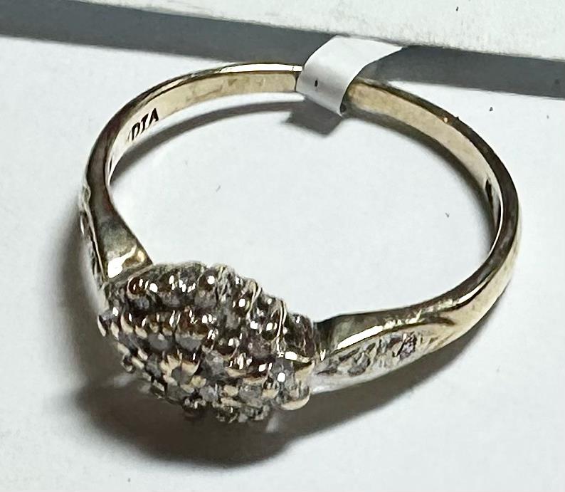 9ct yellow gold diamond ring size O1/2