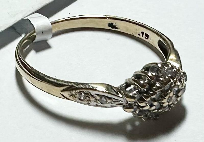 9ct yellow gold diamond ring size O1/2