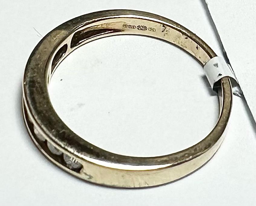 9ct yellow gold diamond ring size K1/2