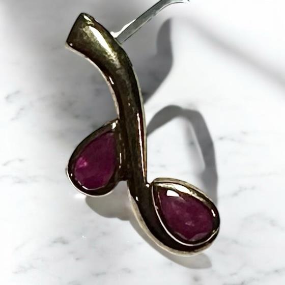 9ct yellow gold ruby pendant 1.2g (sh22965l)