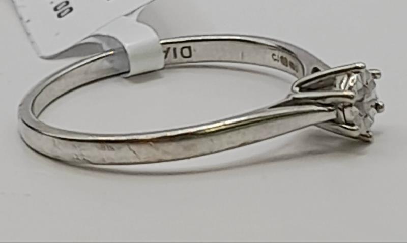 9ct White Gold diamond ring Size N sh23932b
