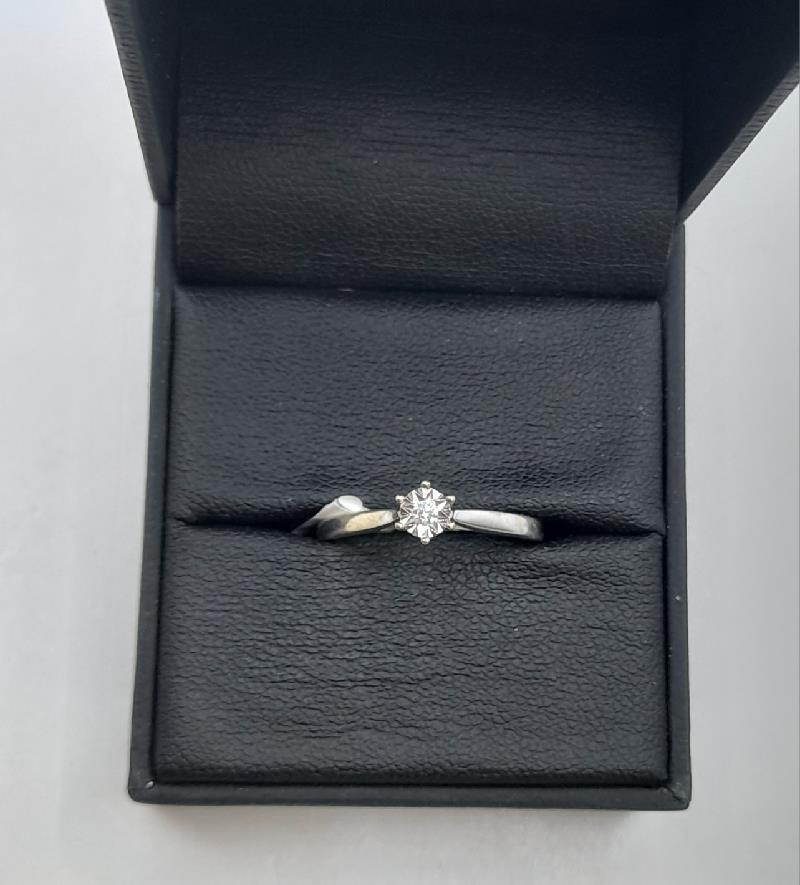 9ct White Gold diamond ring Size N sh23932b