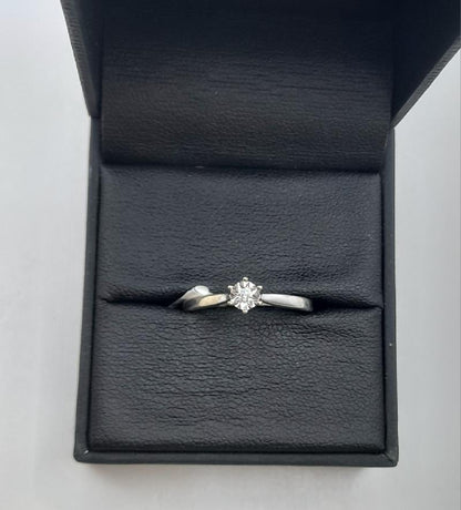 9ct White Gold diamond ring Size N sh23932b