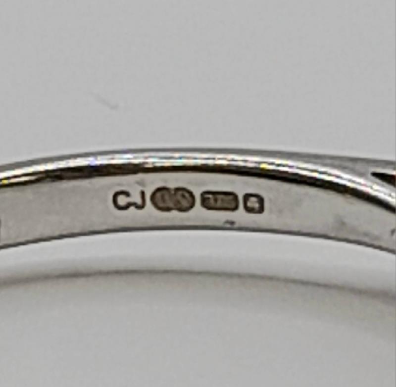 9ct White Gold diamond ring Size N sh23932b