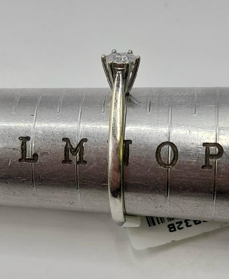 9ct White Gold diamond ring Size N sh23932b