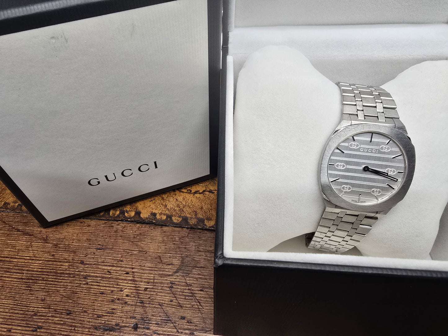 Ladies gucci watch box and paper (sh25263l)