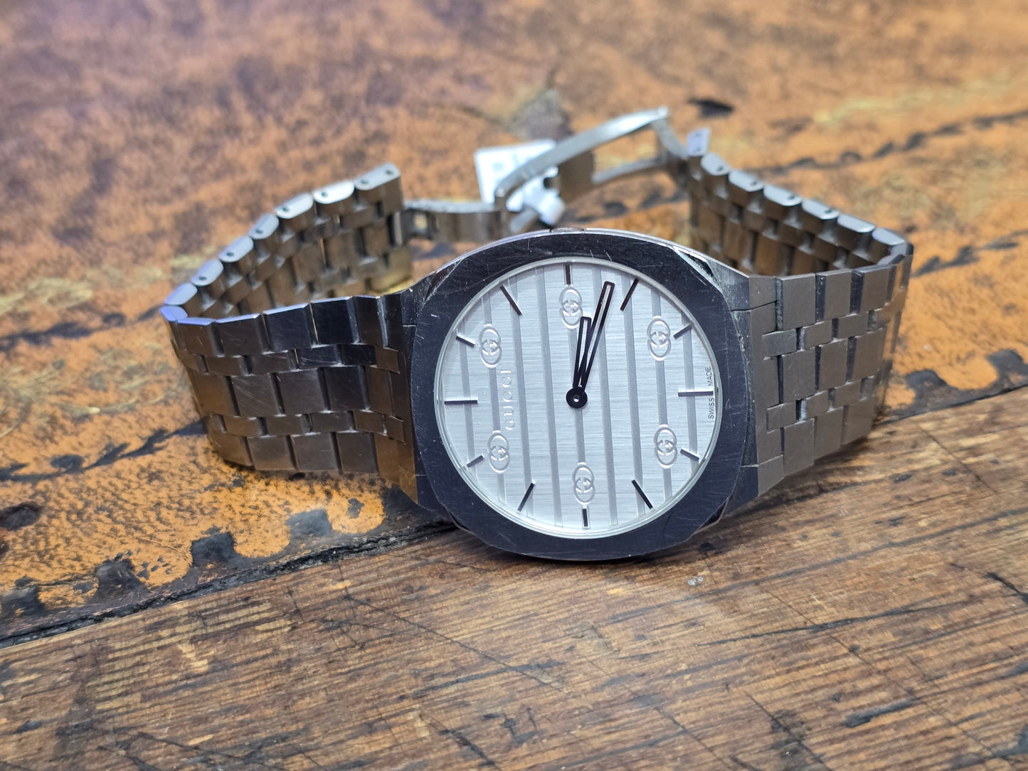 Ladies gucci watch box and paper (sh25263l)
