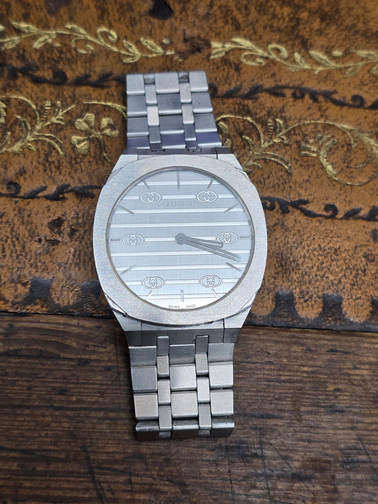 Ladies gucci watch box and paper (sh25263l)