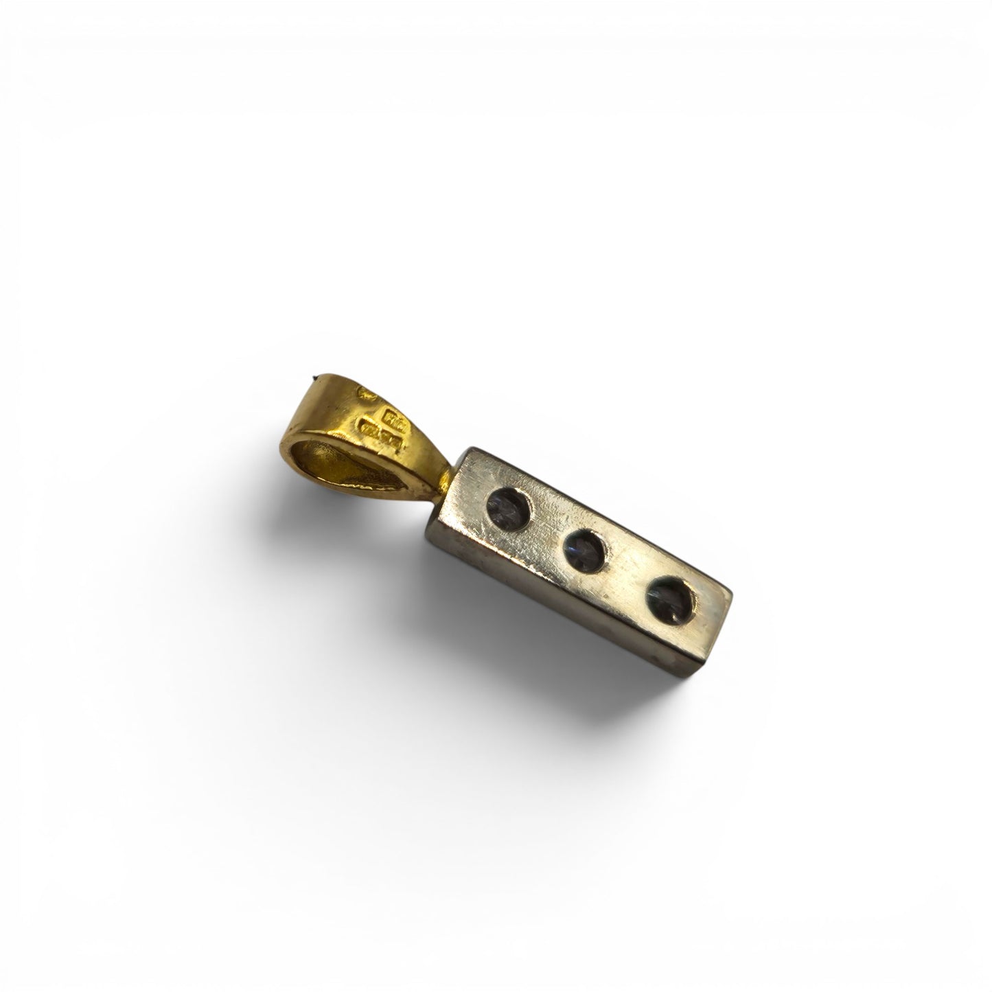18ct yellow gold diamond 3 stone pendant  sh24963l
