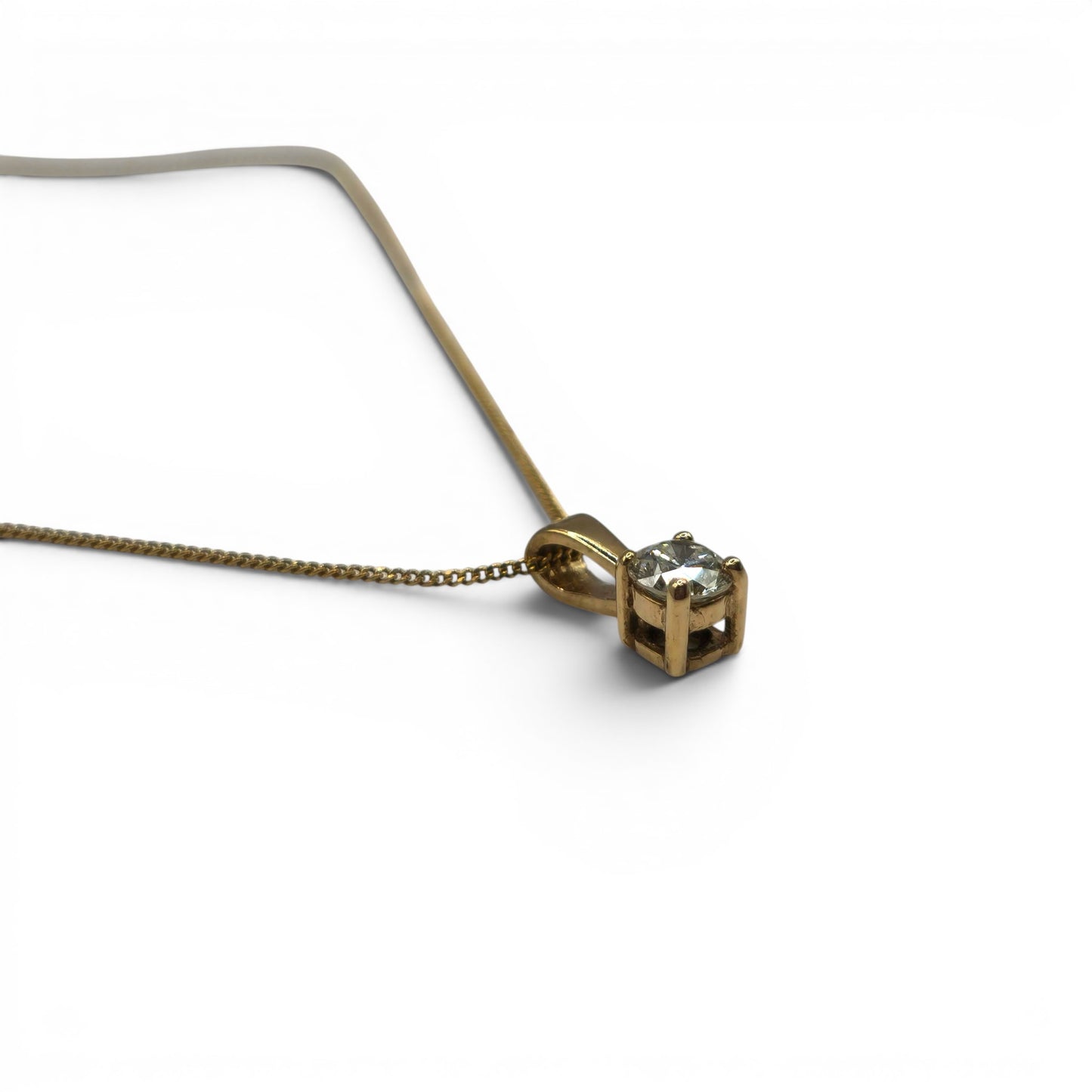 9ct yellow gold with 0.25 carst diamond pendant and 9ct chain sh24990l