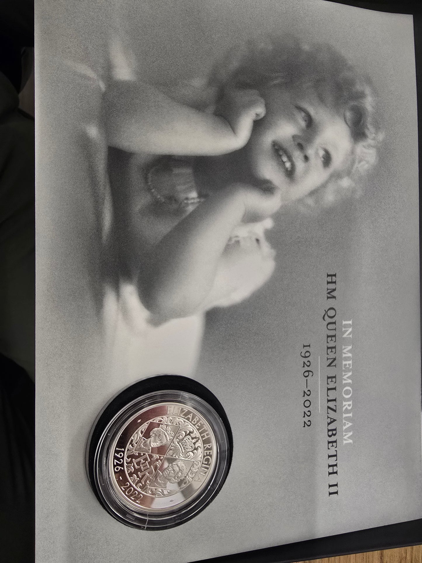 Silver proof coin in memoriam HM Queen elizabeth (sh26850b)