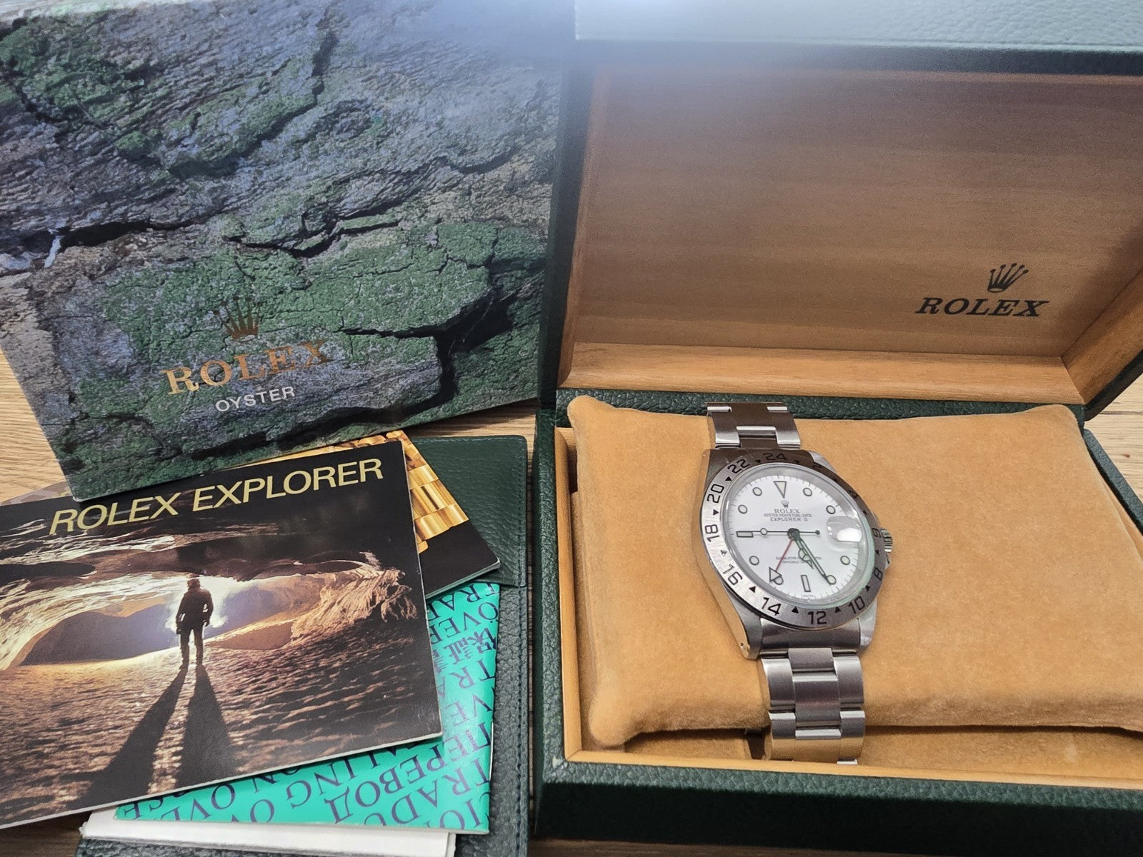 rolex explorer 2, Model 16570, polar swiss only, Age 1999,  (Sh26725b)