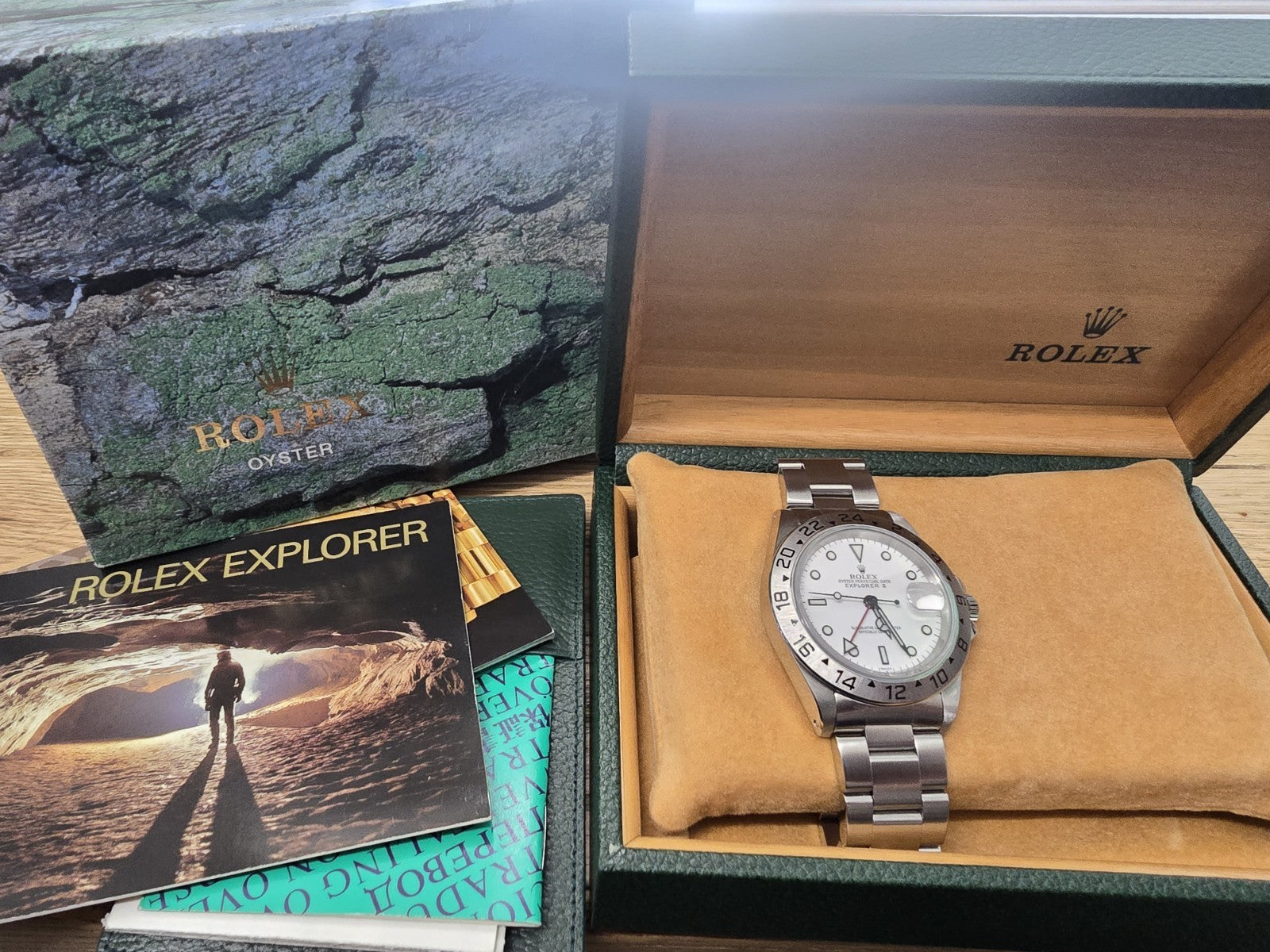 rolex explorer 2, Model 16570, polar swiss only, Age 1999,  (Sh26725b)