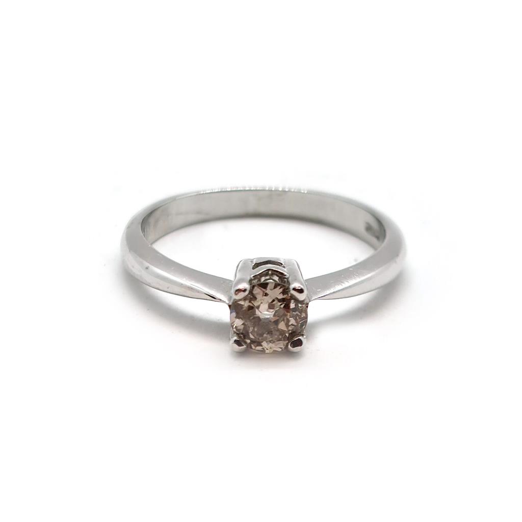 https://shared1.ad-lister.co.uk/UserImages/f9858451-6400-46df-9300-45516e64c4e1/Img/Diamondrings/14ct-white-Gold-Table-Diamond-Top-Ring-p0.jpg