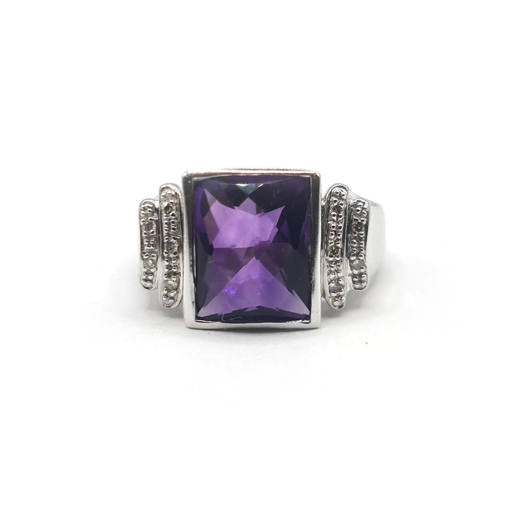 https://shared1.ad-lister.co.uk/UserImages/f9858451-6400-46df-9300-45516e64c4e1/Img/Diamondrings/14ct-white-gold-425-carat-amethyst-diamond-ring-p0.jpg