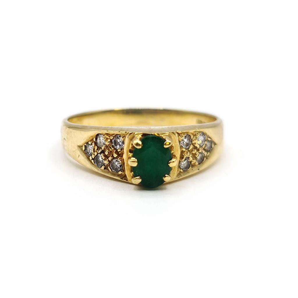 https://shared1.ad-lister.co.uk/UserImages/f9858451-6400-46df-9300-45516e64c4e1/Img/Diamondrings/18ct-040--carat-emerald--14-carat-diamond-ring-p0.jpg