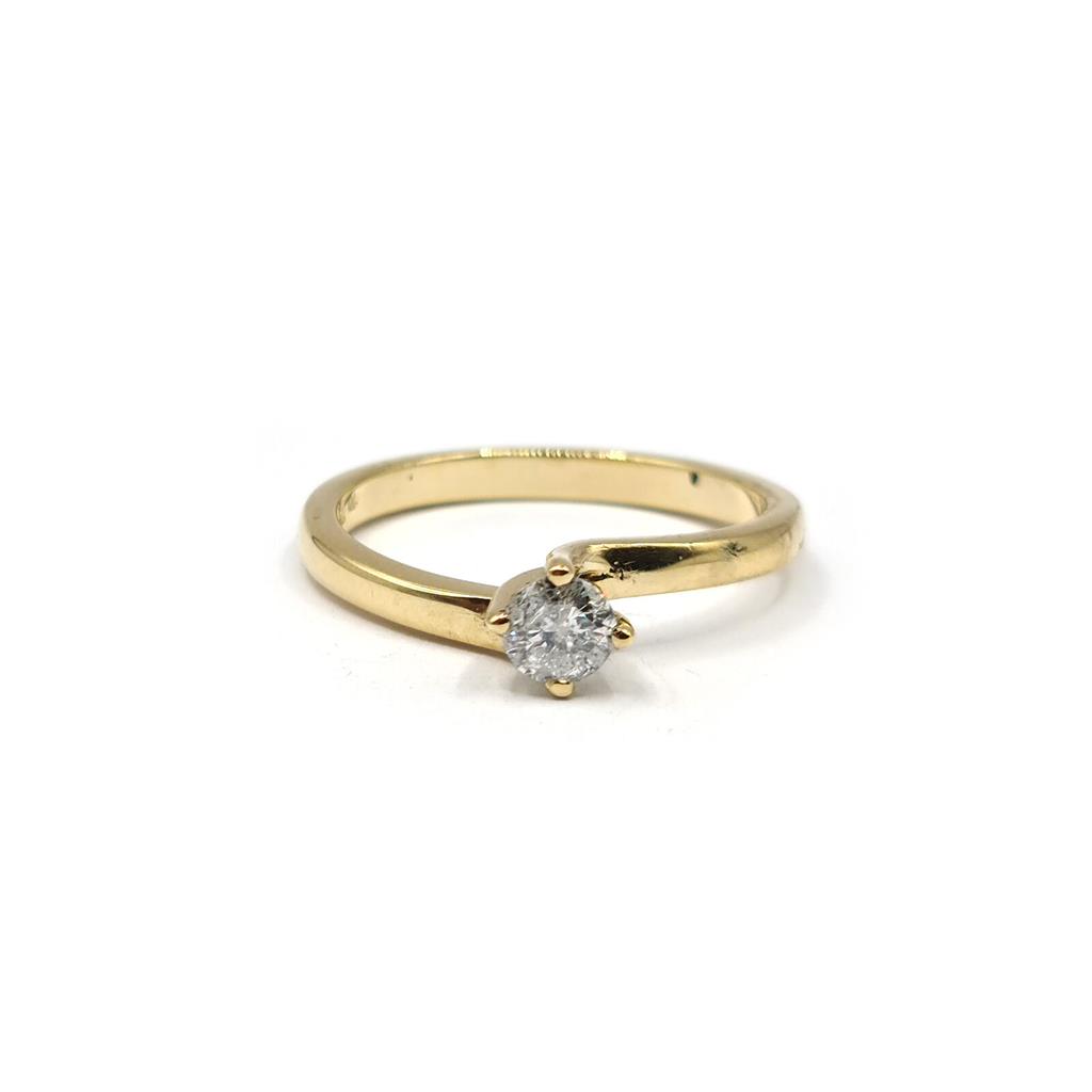 https://shared1.ad-lister.co.uk/UserImages/f9858451-6400-46df-9300-45516e64c4e1/Img/Diamondrings/18ct-yellow-gold-035-carat-solitaire-diamond-ring-colour-H-p5.jpg