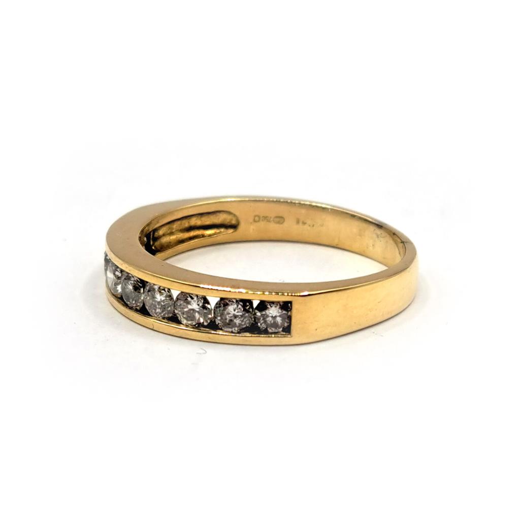 https://shared1.ad-lister.co.uk/UserImages/f9858451-6400-46df-9300-45516e64c4e1/Img/Diamondrings/18ct-yellow-gold-34-carat-diamond-half-eternity-ring-Size-Q-p1.jpg
