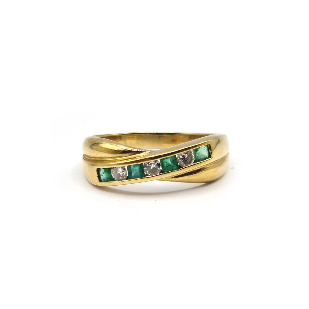 https://shared1.ad-lister.co.uk/UserImages/f9858451-6400-46df-9300-45516e64c4e1/Img/Diamondrings/18ct-yellow-gold-emerald-and-diamond-half-eternity-ring-p0.jpg